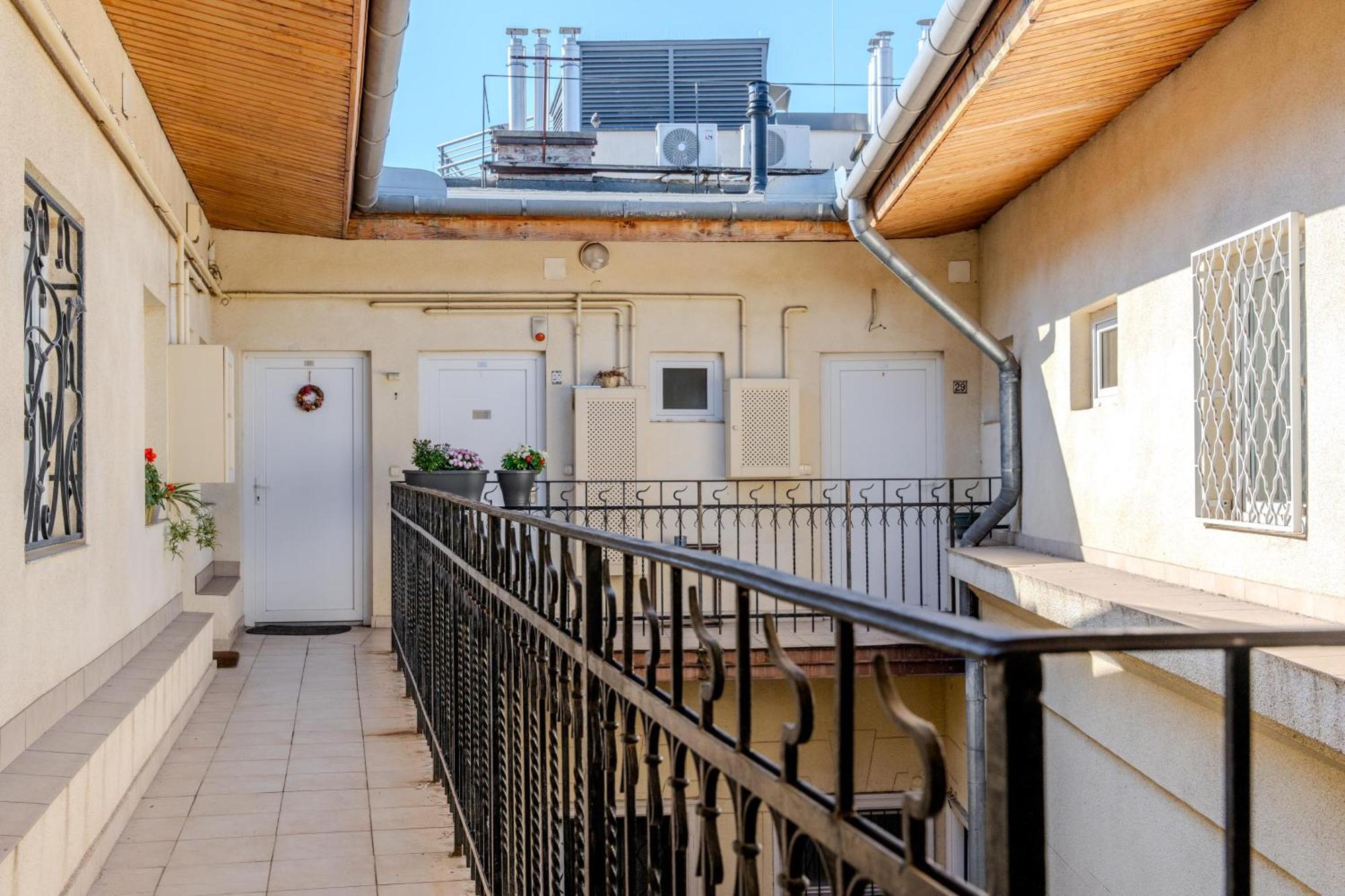Cozy Flat In The Heart Of Buda Budapest Kültér fotó